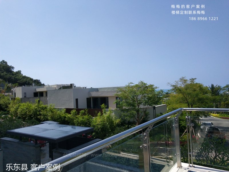 乐东玻璃楼梯扶手完工实拍-现代简约风格