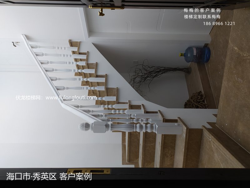 海口秀英区拉线柱实木楼梯扶手安装完工案例